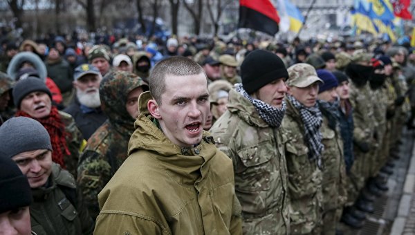 В столице Украины люди в военной форме призывают к бессрочной акции протеста