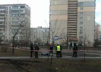 В Киеве пенсионер посреди улицы совершил суицид
