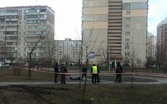 В Киеве пенсионер посреди улицы совершил суицид