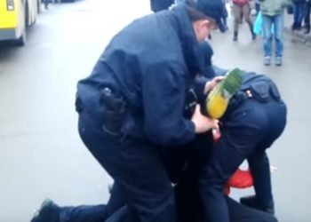 Агрессивный мужчина покусал оперативника в Киеве