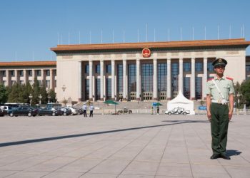 В Китае мужчина с ножом напал и ранил детей у входа в школу