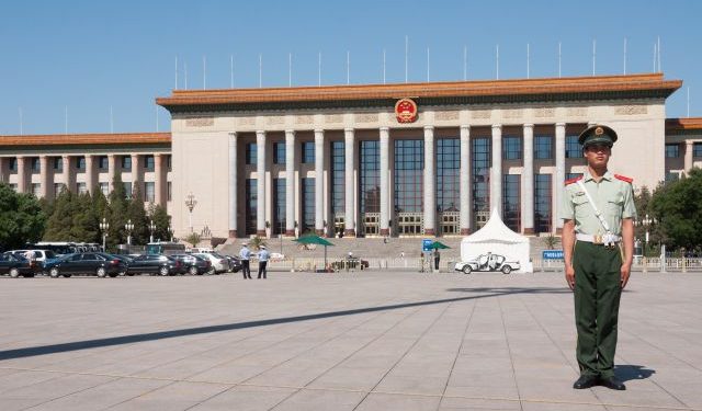 В Китае мужчина с ножом напал и ранил детей у входа в школу