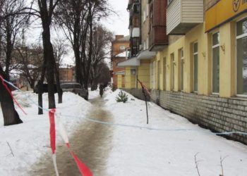 Глыба льда убила молодую девушку