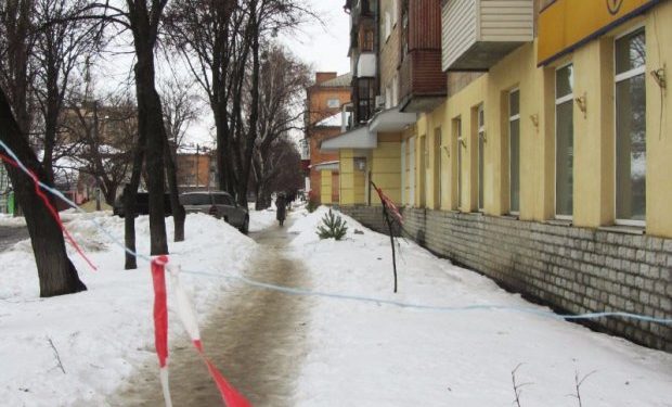 Глыба льда убила молодую девушку