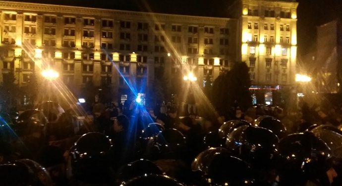 На Майдане протестующие огласили требования к властям