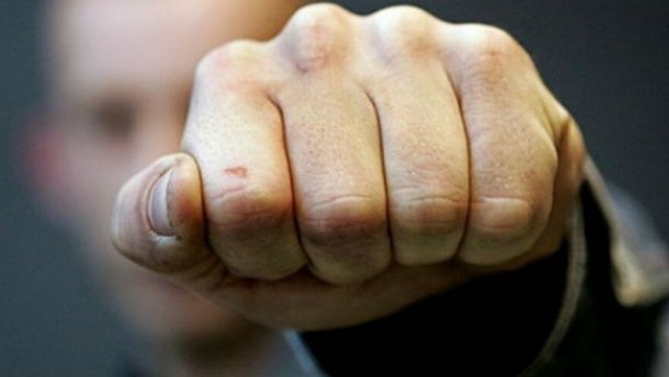 Оперативники и таксисты устроили массовую драку в Одессе