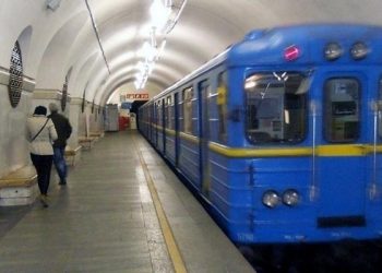 В киевском метро пожилой мужчина совершил самоубийство