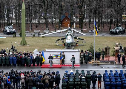 Порошенко заявил об угрозе возобновления боевых действий на Донбассе, - пресса