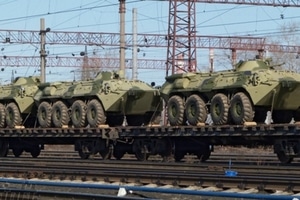 РФ свозит на Донбасс военную технику и тонны боеприпасов