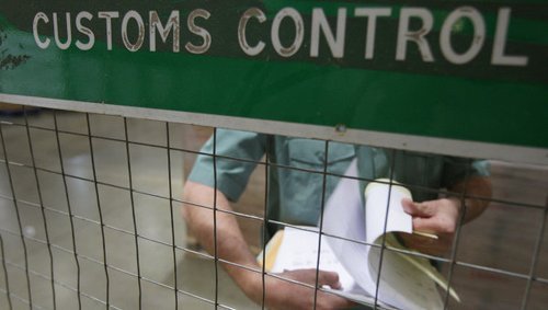 В Австрии задержали сообщников парижских террористов, выдававших себя за беженцев