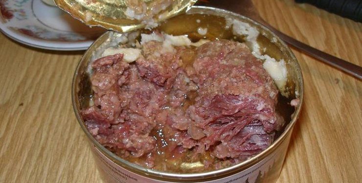 РФ кормит Донбасс просроченными консервами