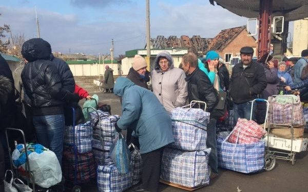 Тука пригрозил закрыть переход в Станице Луганской, - пресса