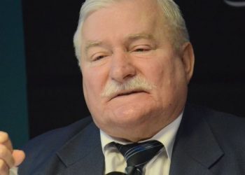В Польше нашли документ о сотрудничестве Валенсы со спецслужбами
