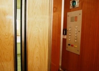 В Китае женщина скончалась в обесточенном лифте