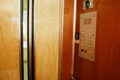 В Китае женщина скончалась в обесточенном лифте