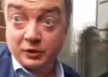 В Киеве пьяный экс-чиновник качался по асфальту