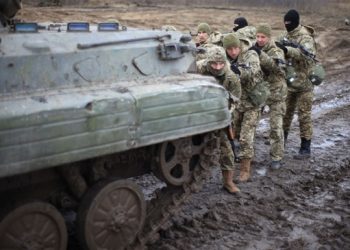 В зоне АТО подорвалось авто с украинскими солдатами