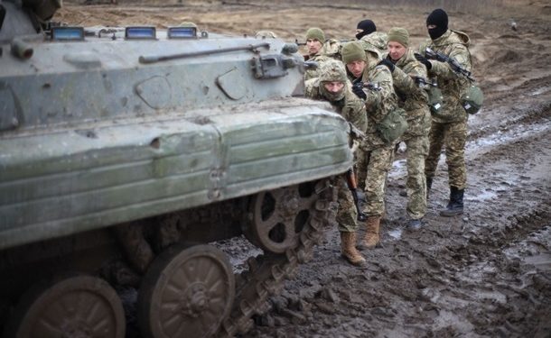 В зоне АТО подорвалось авто с украинскими солдатами