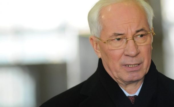 Азаров просится в Украину