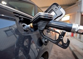 На украинских АЗС стремительно подорожал бензин