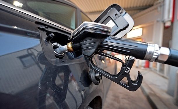 На украинских АЗС стремительно подорожал бензин