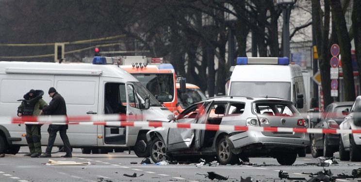 В Берлине взорвалась машина, начиненная взрывчаткой