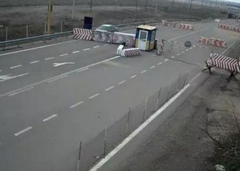 На блокпосту оперативник выстрелил в активиста блокады