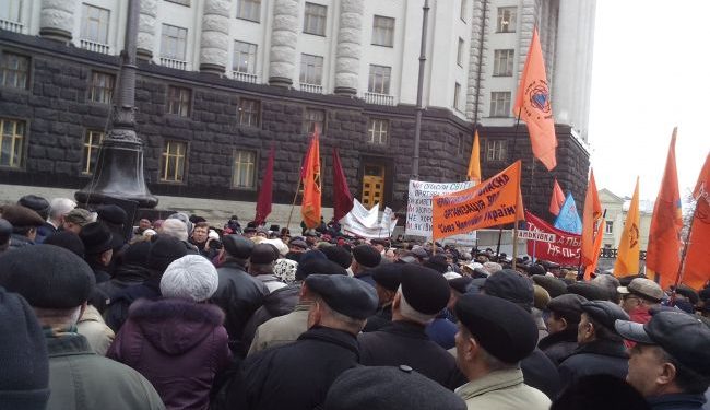 Чернобыльцы пикетировали Кабмин