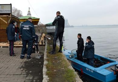 В Днепропетровске женщина спрыгнула с Нового моста в Днепр