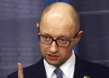 Яценюк обратился к Порошенко: «Поддержите или увольте»
