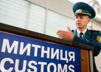 В Киеве «погорел» на взятке чиновник таможенного поста