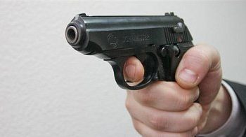 В Киеве пьяный капитан полиции стрелял на улице