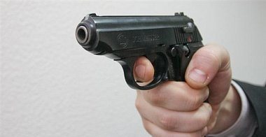В Киеве пьяный капитан полиции стрелял на улице