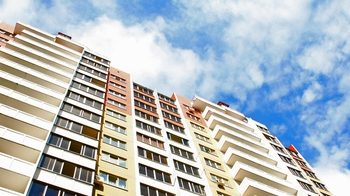 В Закарпатской области ребенок выпал с четвертого этажа