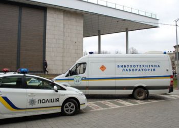 В одесской школе оперативники ищу бомбу