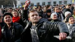 Глава МИД России прокомментировал ситуацию с пикетами дипучреждений России в Украине.