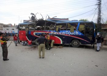 В Пакистане взорвали автобус с чиновниками