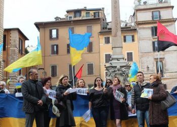 Украинцы в Риме провели акцию с требованием освободить Савченко, - пресса