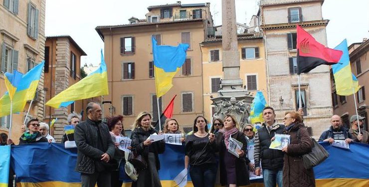 Украинцы в Риме провели акцию с требованием освободить Савченко, - пресса