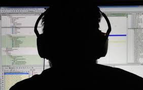 В Румынии суд запретил спецслужбам прослушивать телефоны, - СМИ