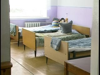 Пациент выбросился со второго этажа медучреждения в Ровенской области