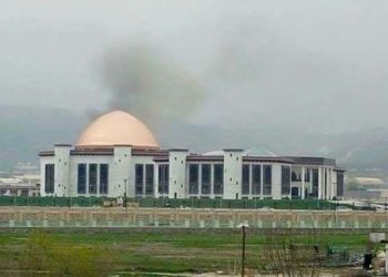 В здание парламента Афганистана в Кабуле попала ракета, - пресса