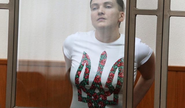 Вопрос передачи Савченко Украине не стоит до решения суда, - МИД России