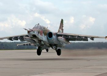 В сети появилось видео падения Су-25 на посёлок