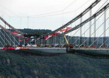 В Стамбуле построили еще один мост через Босфор
