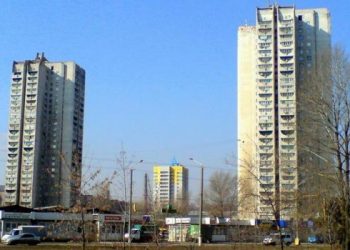 В Днепропетровске женщина-самоубийца упала на прохожую