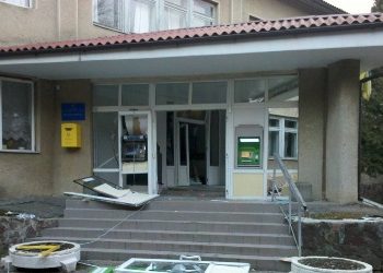 В прикарпатском райцентре взорвали вход в поликлинику