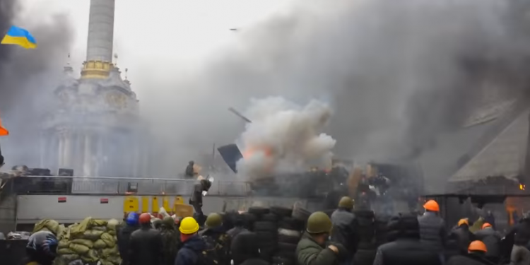 В интернете появилось видео мощного взрыва на Майдане 20 февраля 2014 года