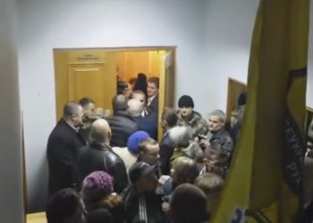 Участники «валютного майдана» ворвались в ВР