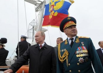 Шойгу прилетел в Крым проверять боевую готовность воинских частей,- СМИ